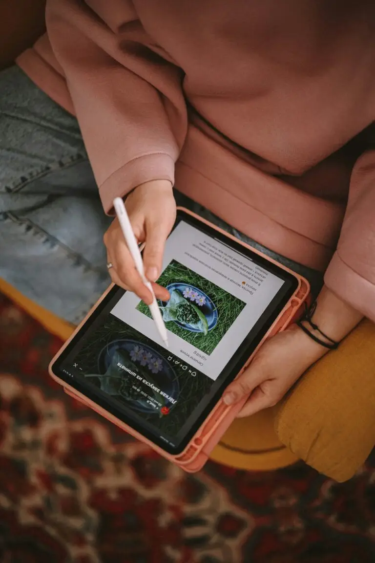 Woman writing a blog post on her iPad with SEO word count in mind